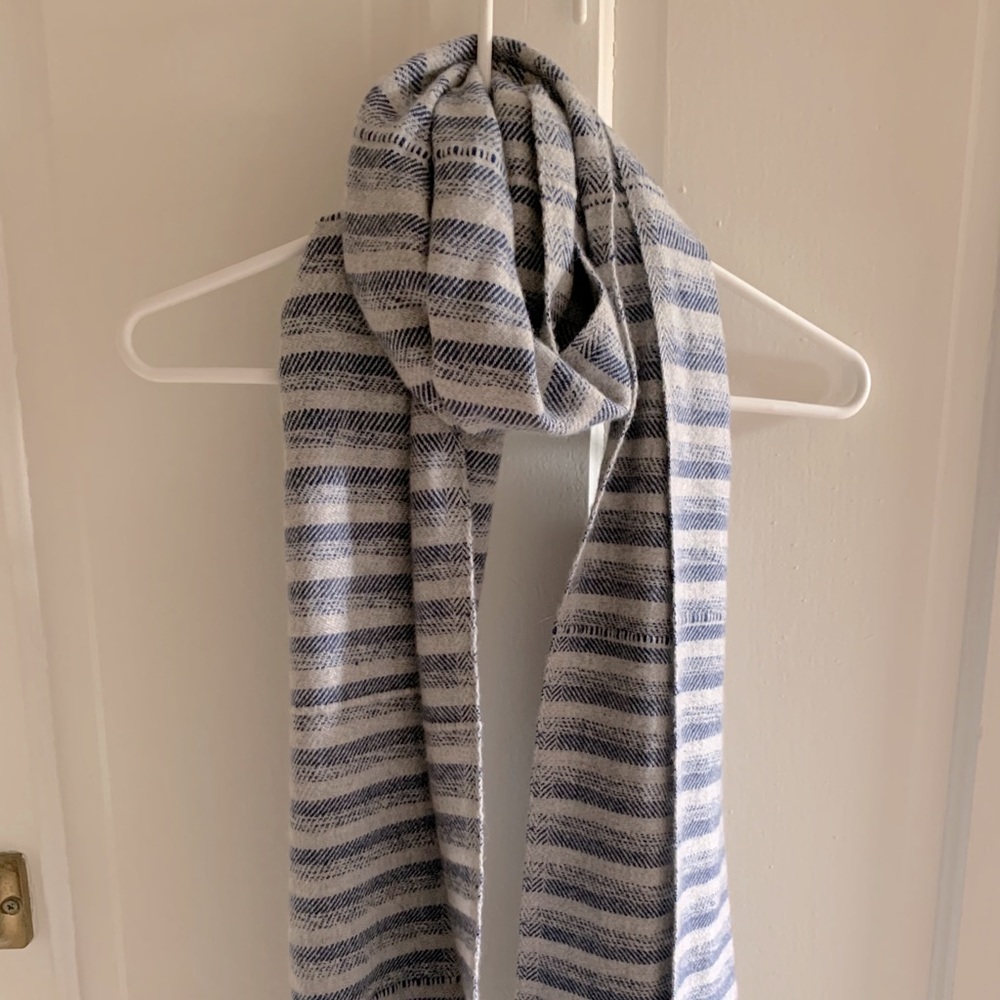 Wool navy and cream stripped scarf